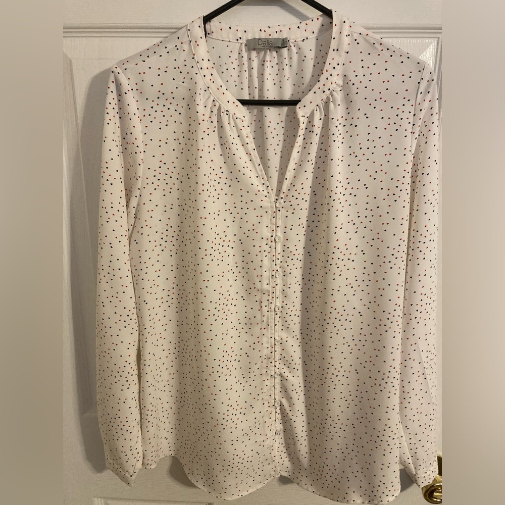 Dalia White Button Down Blouse Top with Hearts Like New - Picture 3 of 8